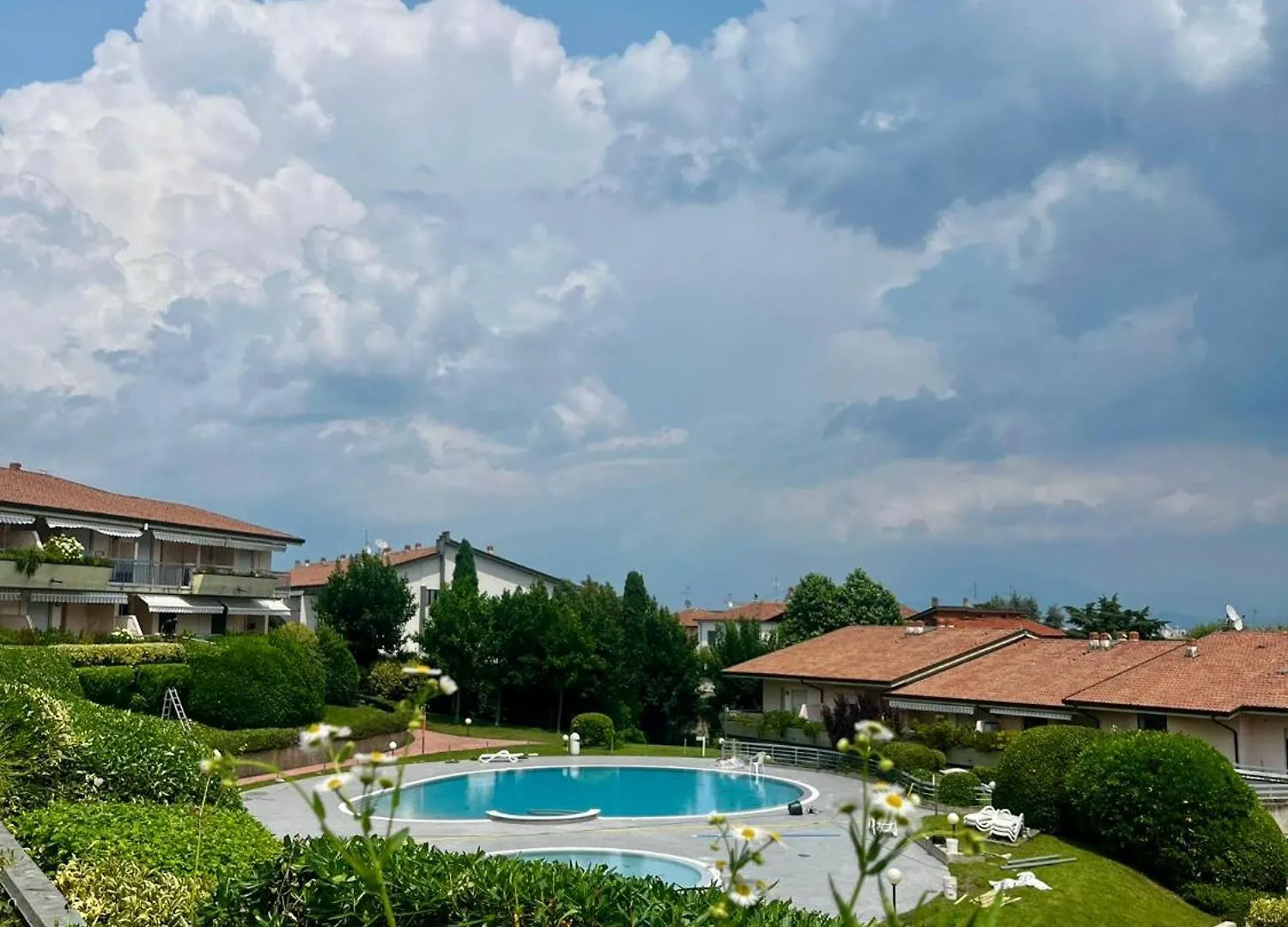 公寓 Kristall Lago Pool View By Almanova Residenze 代森扎诺-德尔加达 意大利